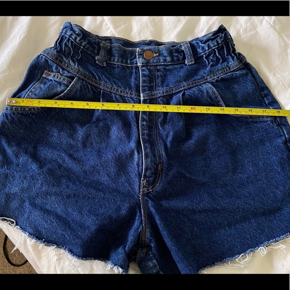 VINTAGE High-Waisted Jean cut-off Shorts - Picture 10 of 11
